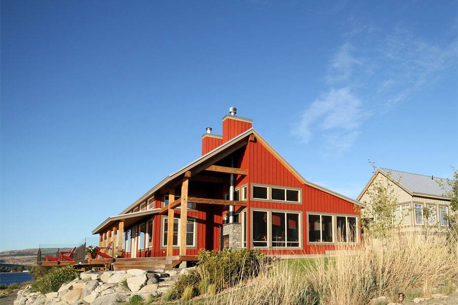 Exterior side view of a custom home built by Mettler Construction Ltd in Merritt BC