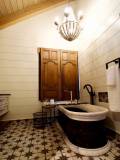 mettler-home-bathtubRoom