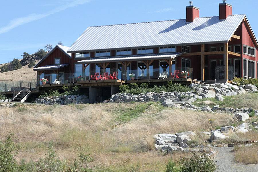 Exterior view of a custom home built by Mettler Construction Ltd in Merritt BC